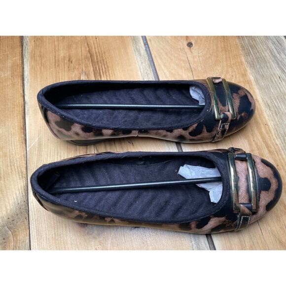 NEW! Women's Leopard Flats w/ Gold Buckle. Work. Dress. Casual Size 6 - Picture 3 of 6